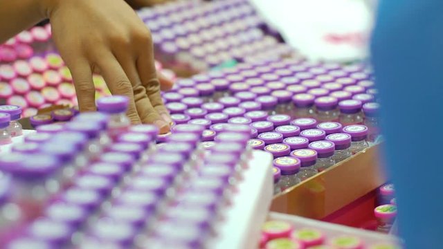 Selling optical contact lenses in market
