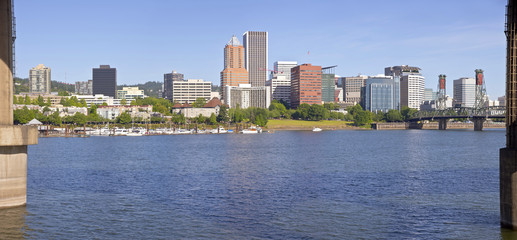 Portland Oregon skyline panorama.