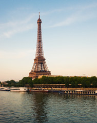 Obraz na płótnie Canvas Eiffel Tower in evening Paris, France