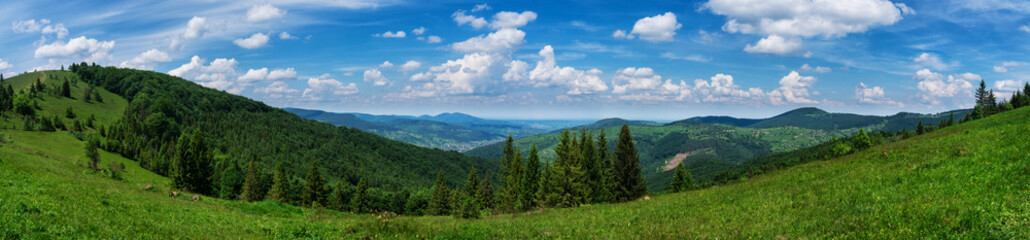 Fototapeta na wymiar Panoramic views during uphill Makovytsya Ukraine