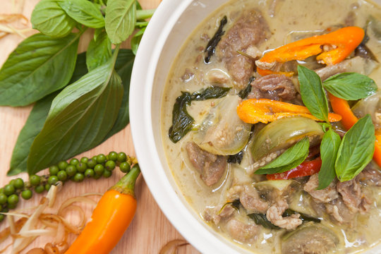 Green curry beef in coconut milk
