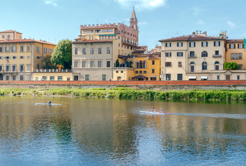 Fototapeta na wymiar Florence. Ancient houses on the waterfront.