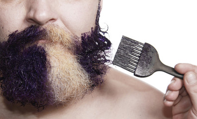 man color a beard - 112702626