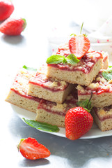 Strawberry pie with crumble. 