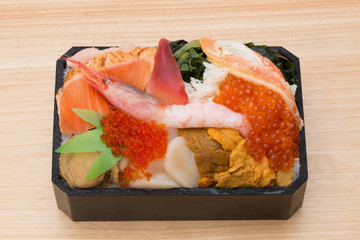 海鮮丼　
