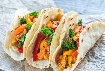 A chicken taco