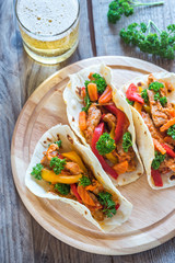 A chicken taco