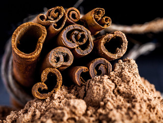 Cinnamon sticks on powder
