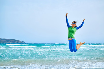 Obraz premium woman running on the beach