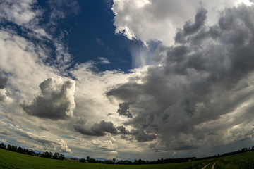 Am Himmel eine sch&ouml;ne Stimmung von Wolken