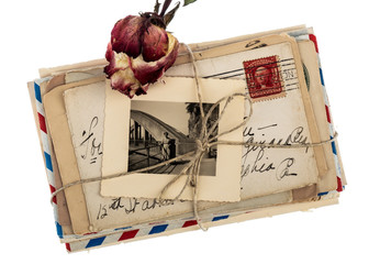 Alte Liebesbriefe mit einem Bild zur Erinnerung an die große Li