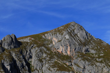 Bergpanorama des Rofan-Gebirges am Achensee im Tiro