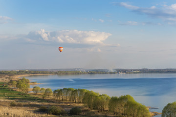 Вalloon over the lake
