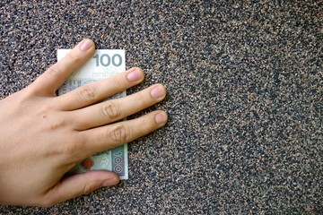 man hand on polish hundred zloty bankroll 