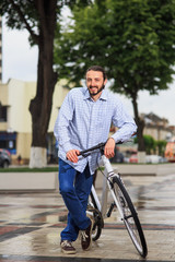 Obraz premium young hipster man with fixed gear bike on city street