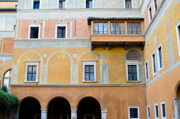 Fototapeta na wymiar Beautiful building with a balcony 