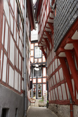 Gasse mit Fachwerkhäusern in der Altstadt von Limburg an der Lahn