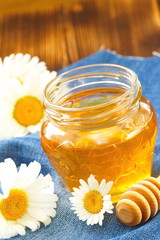 Obraz na płótnie Canvas Flower honey in glass jar