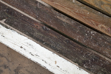 Holzbretter mit Sand, diagonal