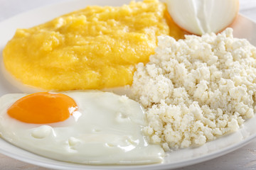 Polenta with egg, cheese and onion