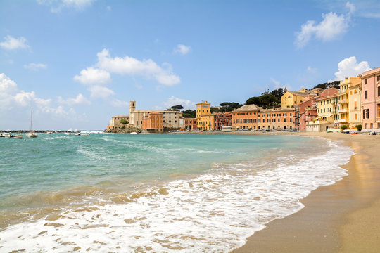 Sestri Levante, Liguria: Old town and beach Baia del Silenzio - Bay of Silence, Italy Europe