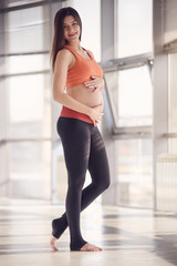 Fototapeta na wymiar fitness Pregnant woman full length