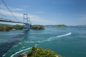 大島から見たしまなみ海道　来島海峡大橋