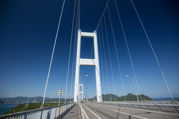 Fototapeta premium しまなみ海道 来島海峡大橋を望む開放的な景観
