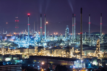 Fototapeta na wymiar Refinery plant area at night