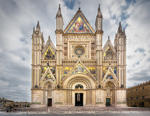 Fototapeta na wymiar Wonderful cathedral decorated with gold plated ornaments in Orvi