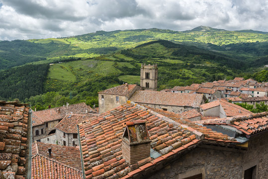 Streets and corners of the Tuscan town on the hill. Santa Fiora,