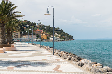 Promenade stretching along the beaches, with a view on the sea