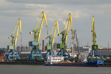 Naklejka premium Loading of ships in port.