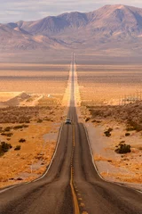 Fotobehang Lange woestijnweg die leidt naar Death Valley National Park vanuit Beatty, Nevada © gnagel