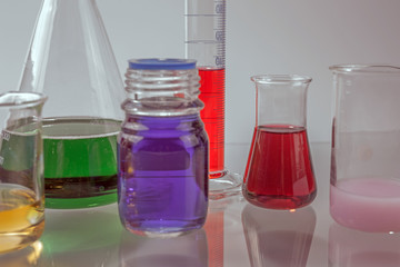 Laborglas auf dem Glastisch