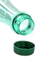 Goulot d'une bouteille en plastique avec son bouchon