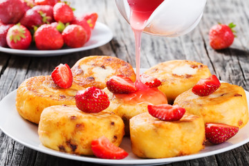 Delicious Cottage cheese pancakes with raisins and strawberries