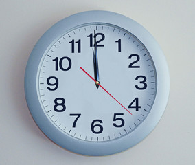 Wall Clock with arrows