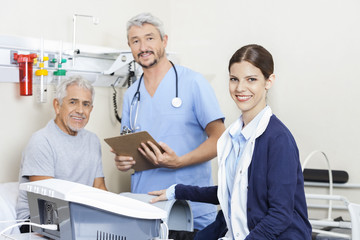 Obraz premium Smiling Physiotherapists And Patient At Rehab Clinic