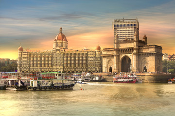 Mumbai, INDIA - December 6 : Gateway of India was built by British raj in 1924,The structure is basalt arch, on December 6,2015 Mumbai, India - obrazy, fototapety, plakaty