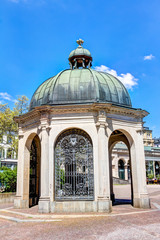 Historischer Kochbrunnen in der Innenstadt von Wiesbaden