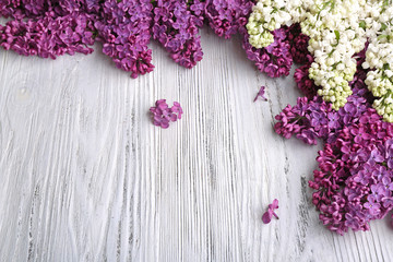 Obraz na płótnie Canvas Fresh lilac on wooden background