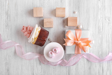 Fototapeta na wymiar Delicious cupcakes with wooden cubes