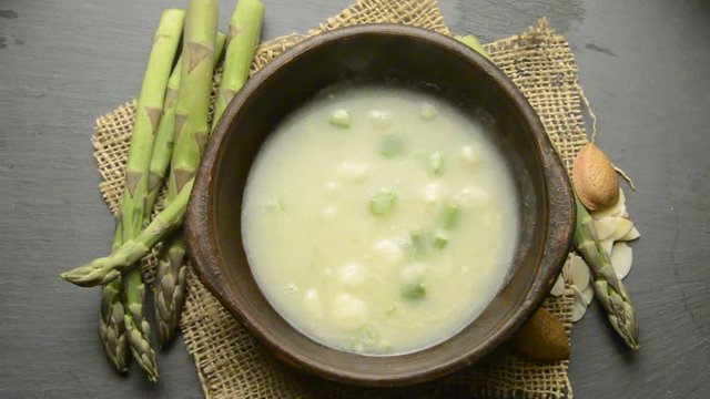 Crema de esp&aacute;rragos Cream of asparagus Vellutata di asparagi Krem ze szparag&oacute;w Spargelcreme Cr&egrave;me d'asperges крем из спаржи 芦笋奶油 アスパラガスのクリーム 아스파라거스 크림 