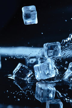 Naklejki ice cubes with water splash