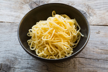 Cooked asian noodles
