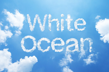 Fototapeta premium „biały ocean” chmura słowo na niebie.