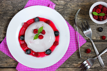 Raspberry panna cotta with berries