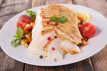 Fototapeta na wymiar fish fillet and vegetable
