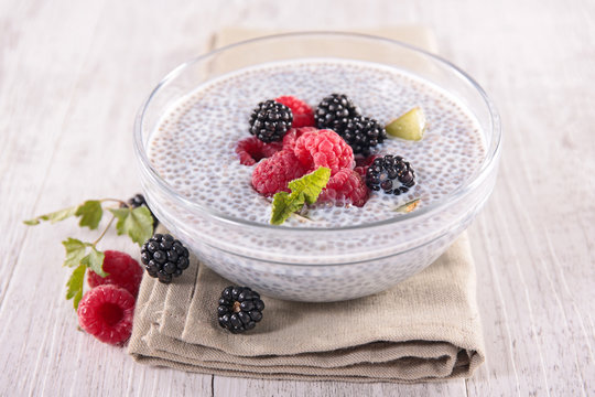 chia pudding with fruits